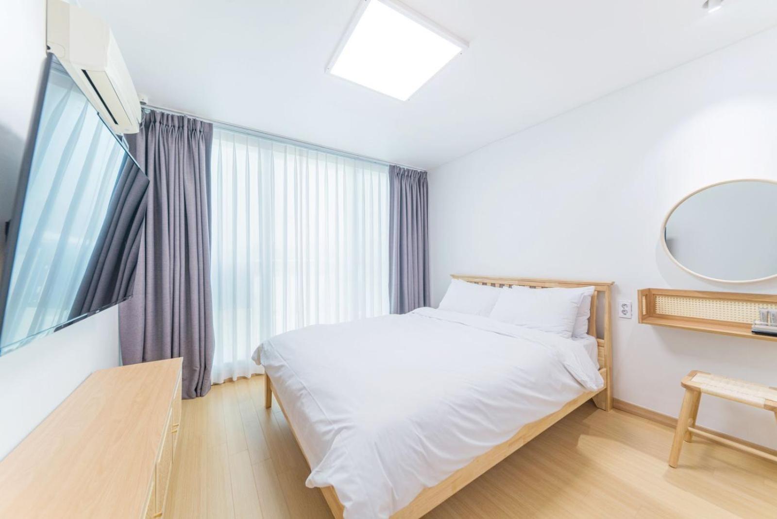 Zio Pinetree Hotel Янгянг Екстериор снимка