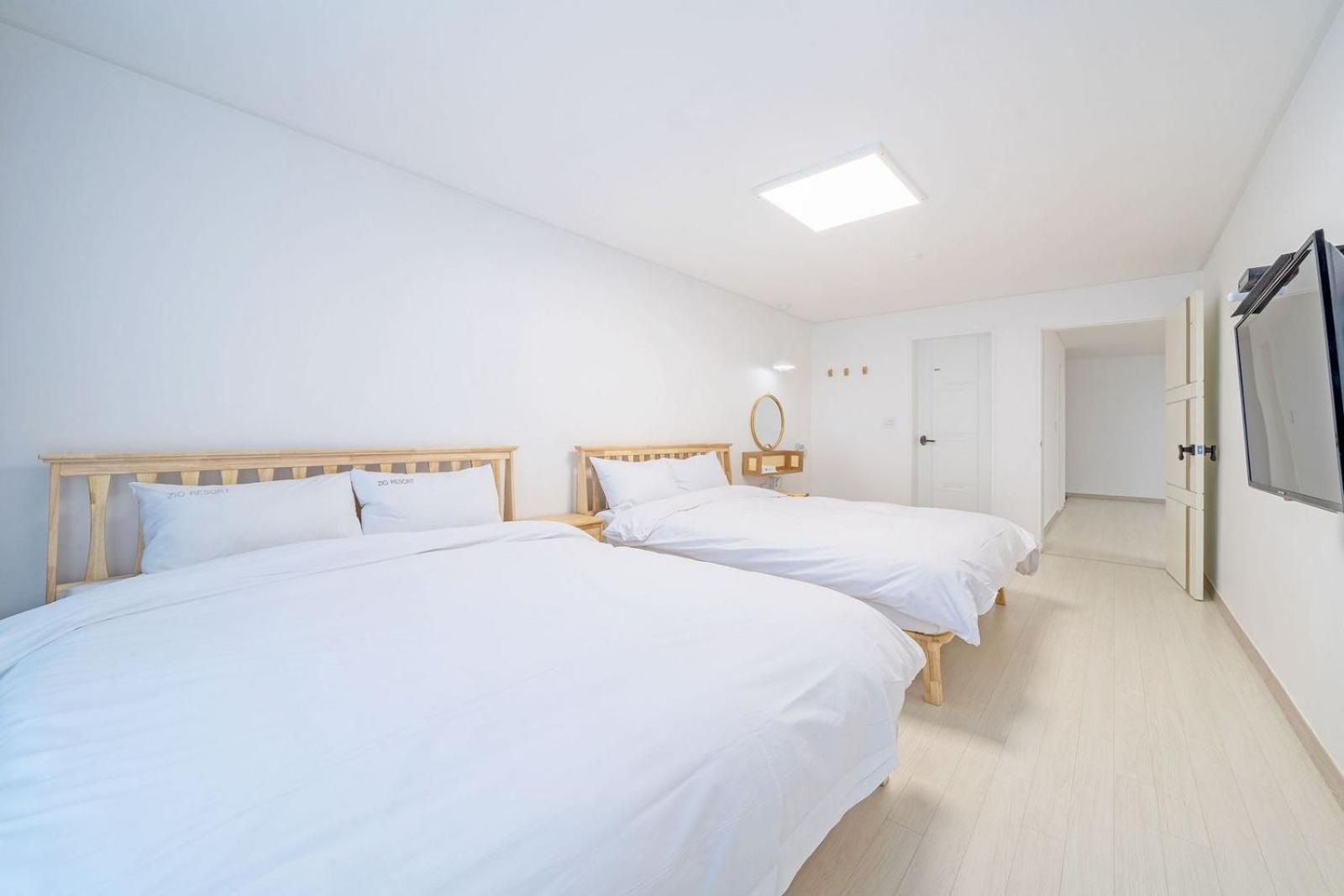 Zio Pinetree Hotel Янгянг Екстериор снимка