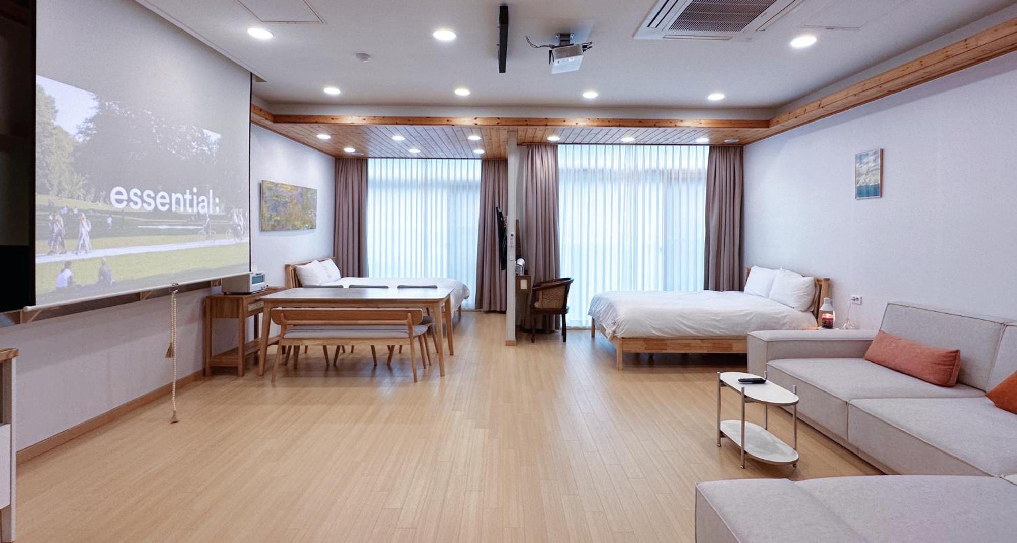 Zio Pinetree Hotel Янгянг Екстериор снимка