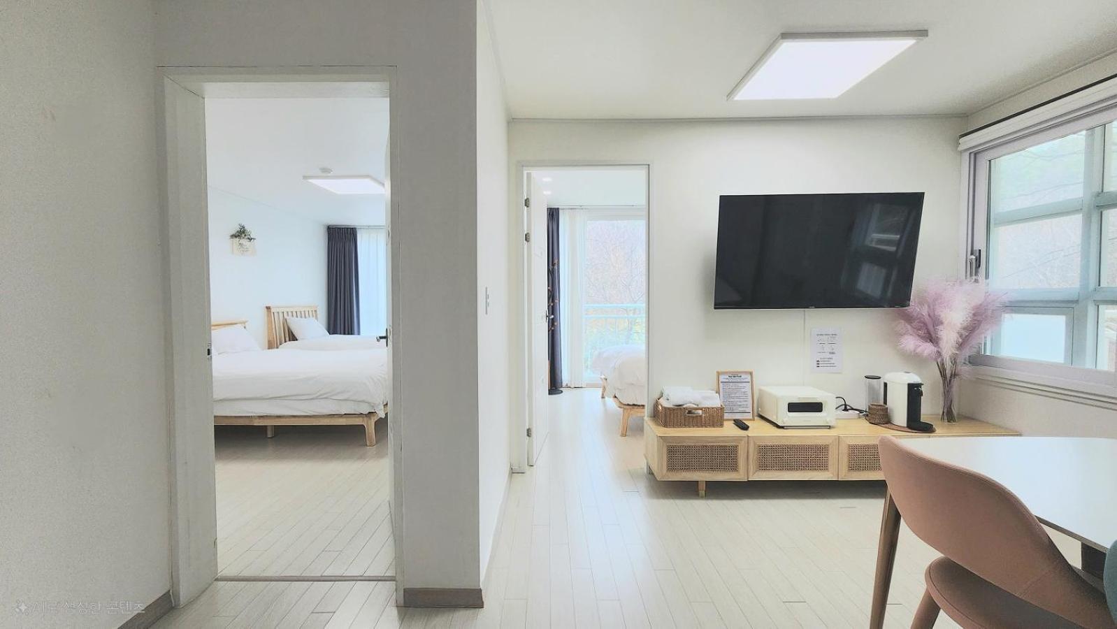 Zio Pinetree Hotel Янгянг Екстериор снимка